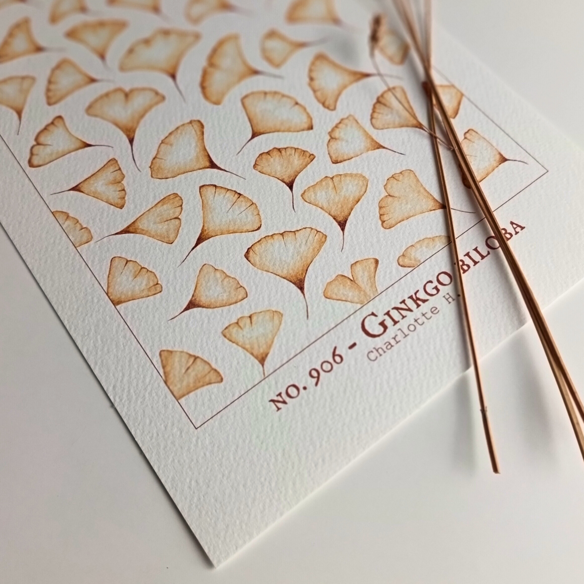 Aquarelle délicate représentant des feuilles de ginkgo dans un style doux et poétique, parfaite pour un intérieur apaisant inspiré du Japon.