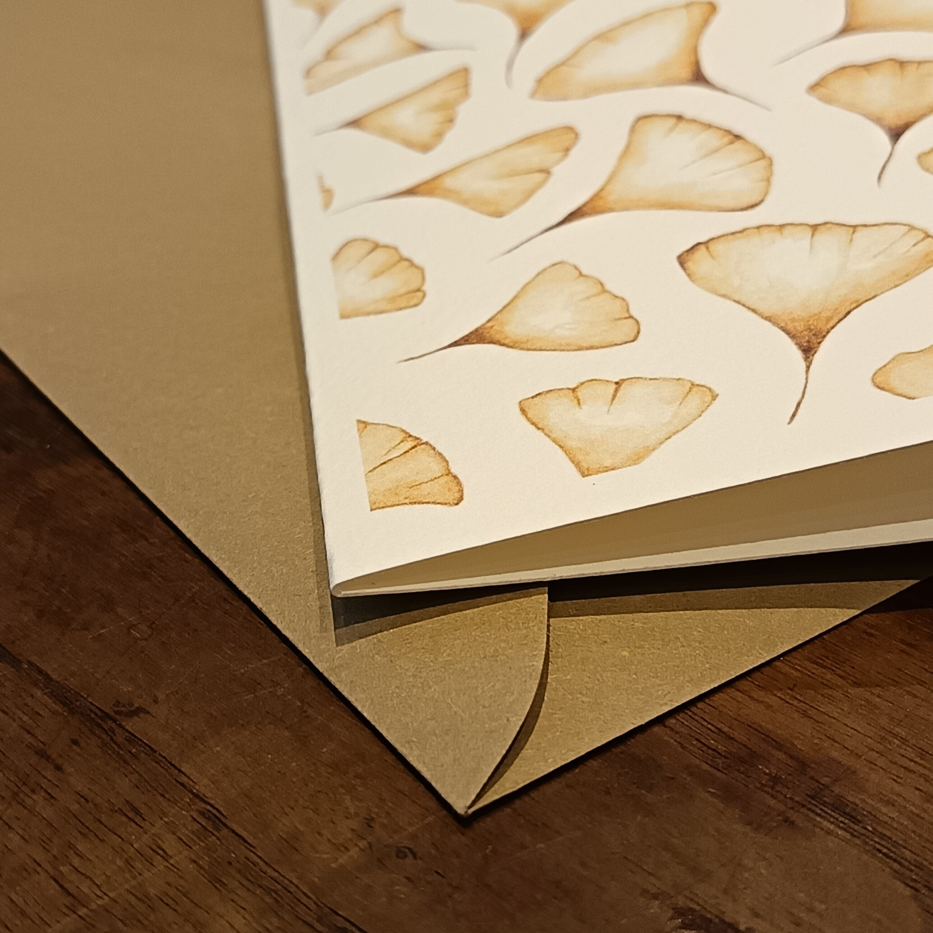 Carte imprimée Ginkgo, idéale pour offrir ou décorer vos carnets et cartes, parfaite pour les amateurs de nature
